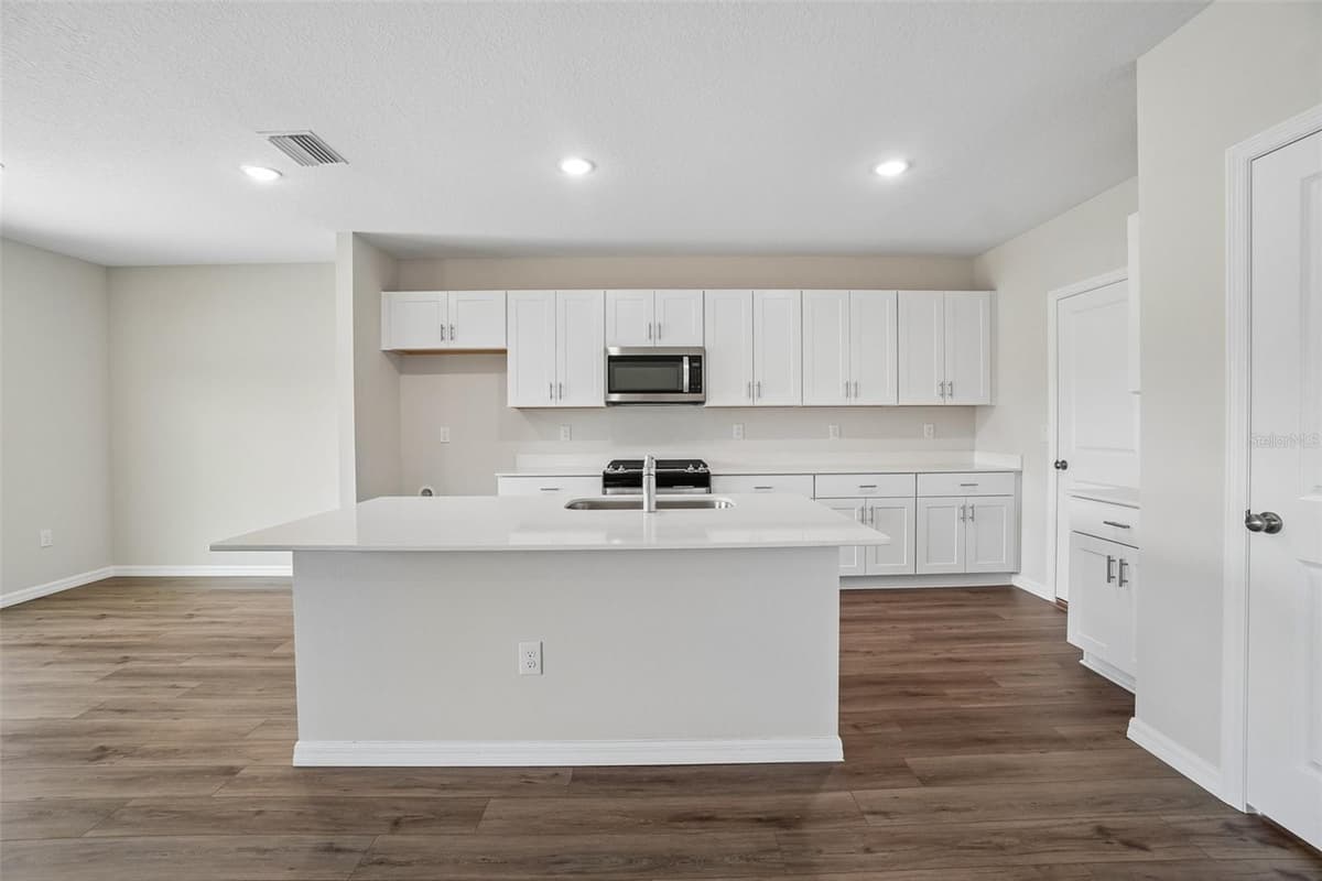 36564 SAGEMOOR DRIVE — photo 2 of 42