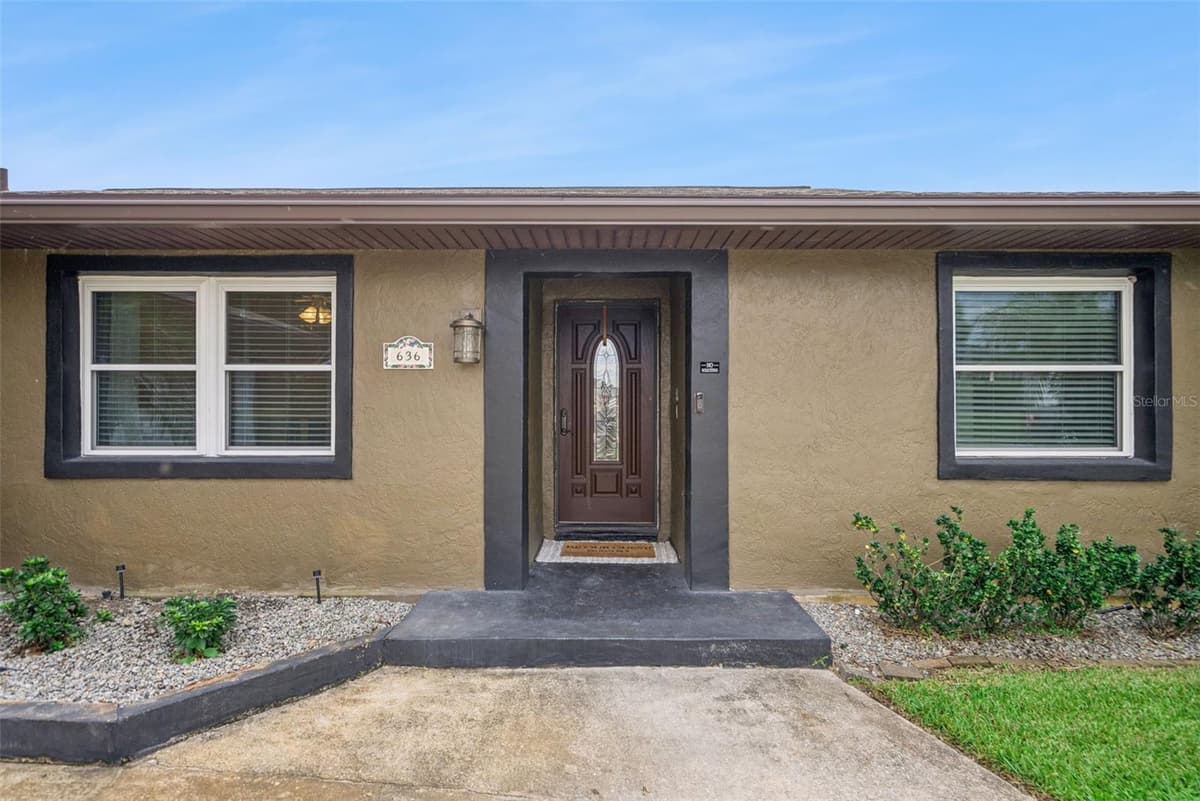 636 SWALLOW DRIVE — photo 3 of 60