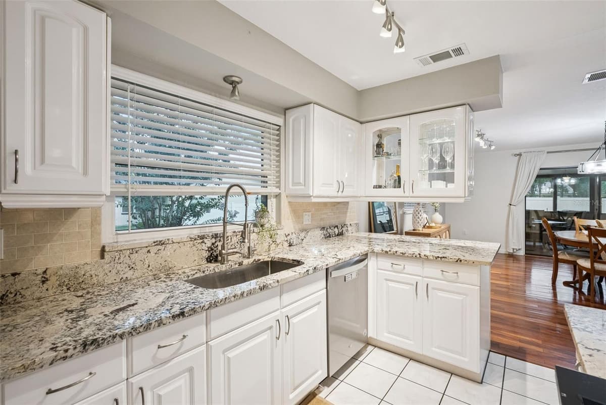 636 SWALLOW DRIVE — photo 17 of 60