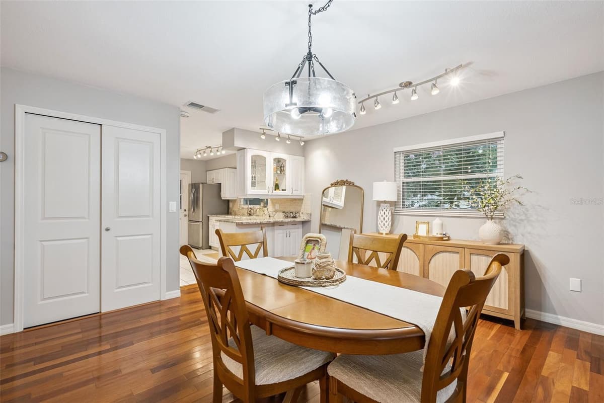 636 SWALLOW DRIVE — photo 14 of 60