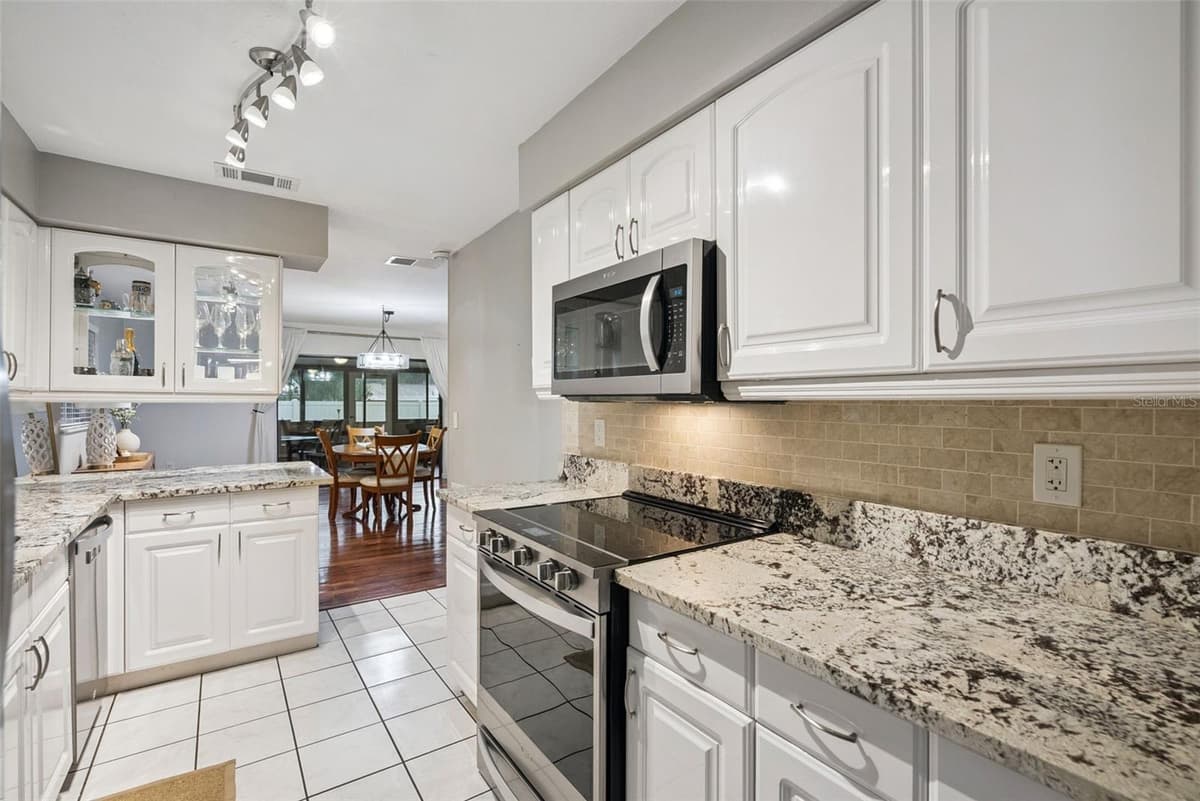 636 SWALLOW DRIVE — photo 16 of 60