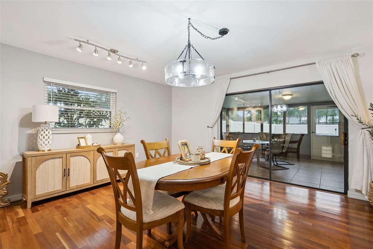 636 SWALLOW DRIVE — photo 13 of 60