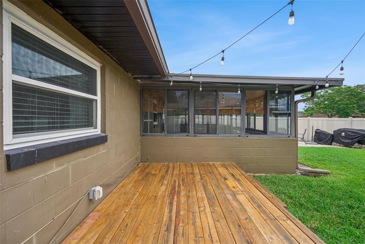 636 SWALLOW DRIVE — photo 41 of 60