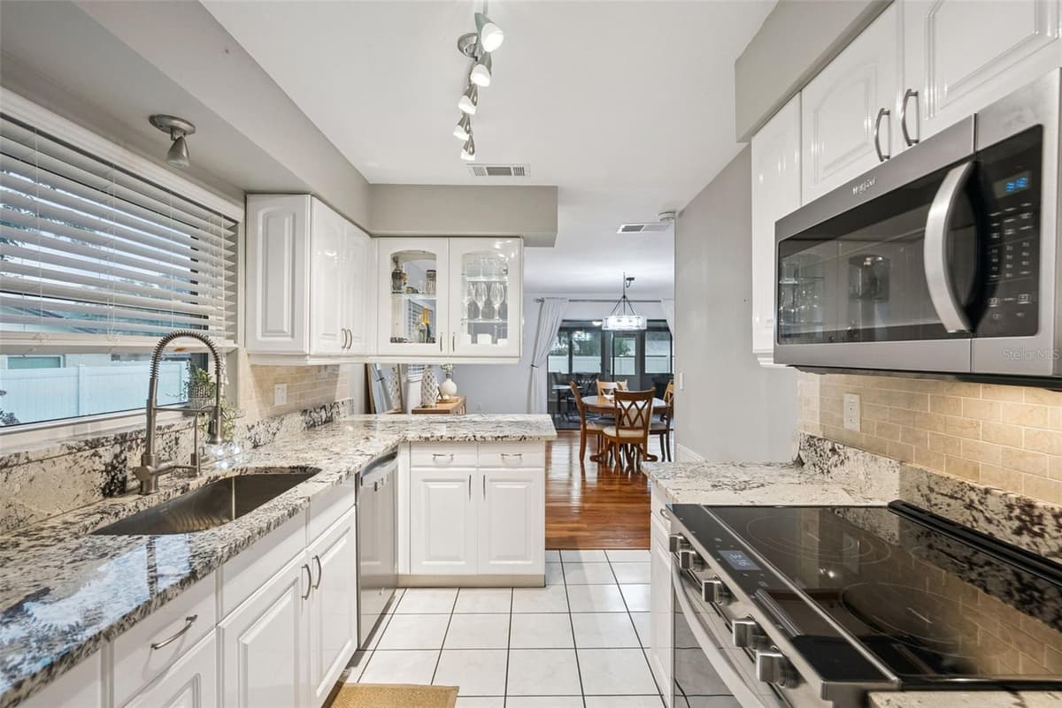636 SWALLOW DRIVE — photo 19 of 60