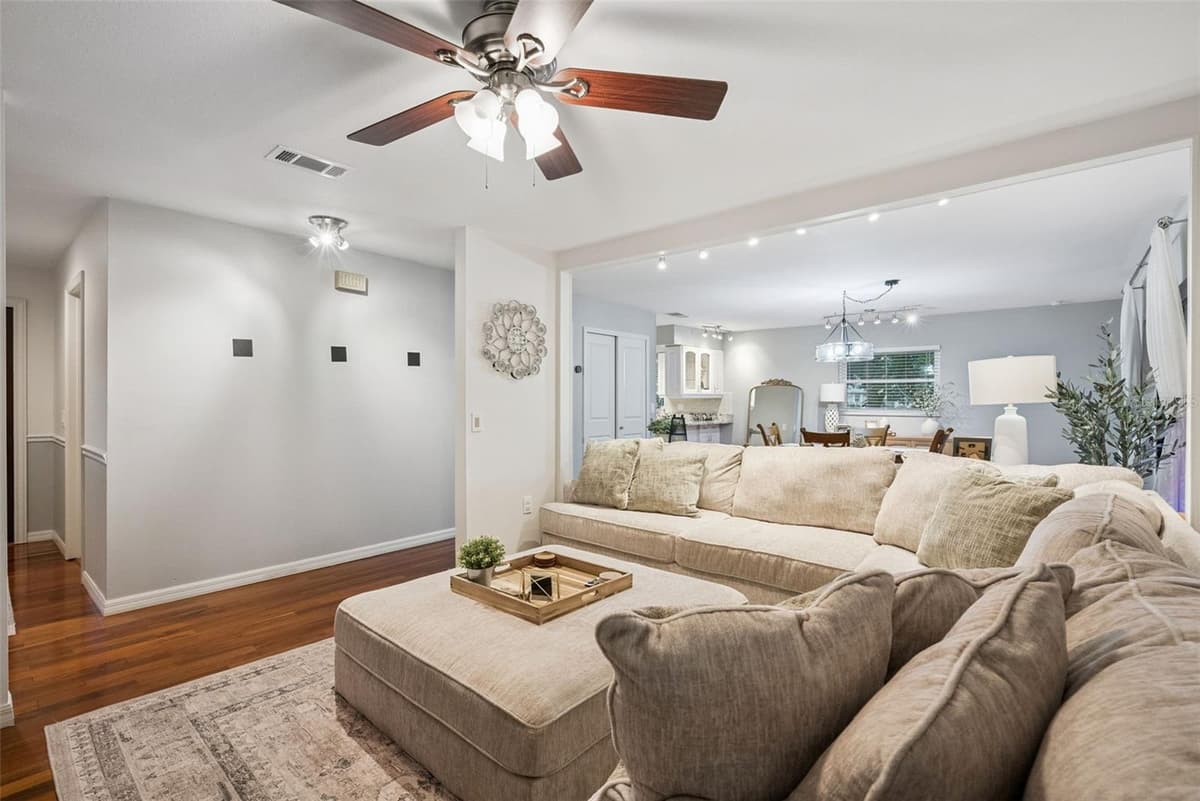 636 SWALLOW DRIVE — photo 6 of 60
