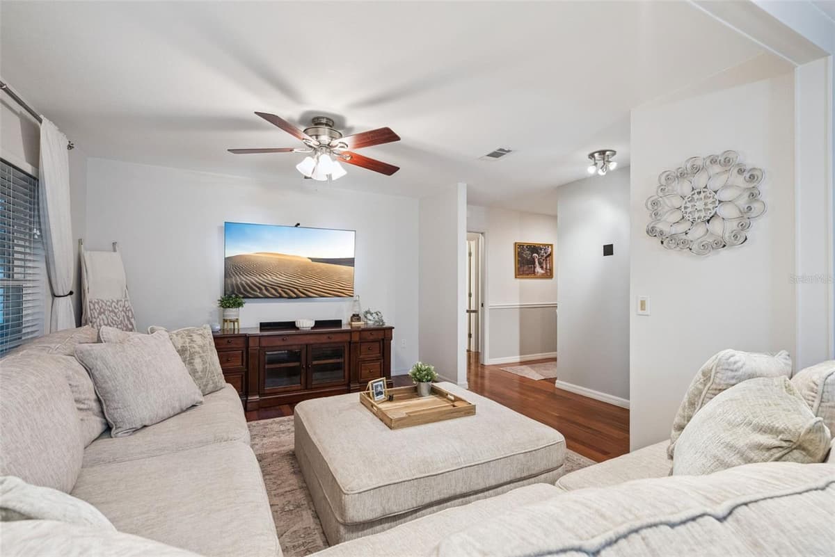 636 SWALLOW DRIVE — photo 9 of 60