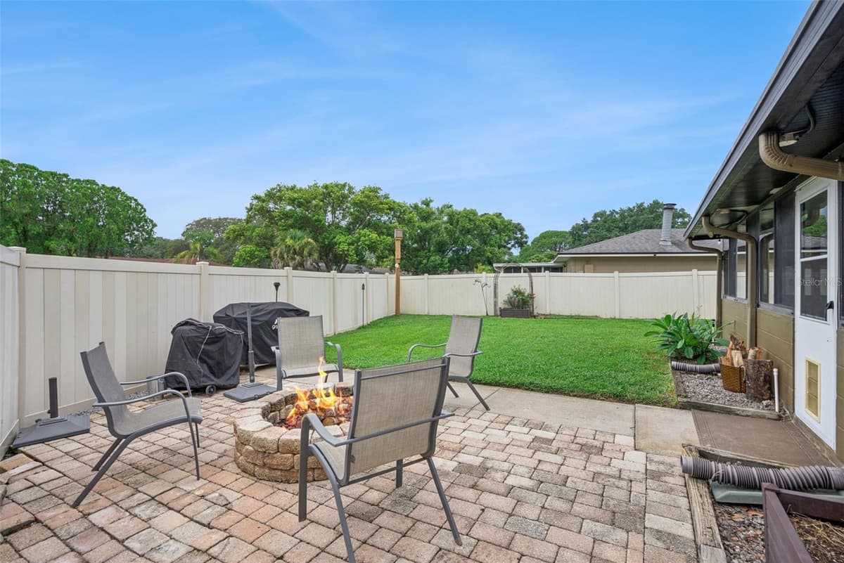 636 SWALLOW DRIVE — photo 43 of 60