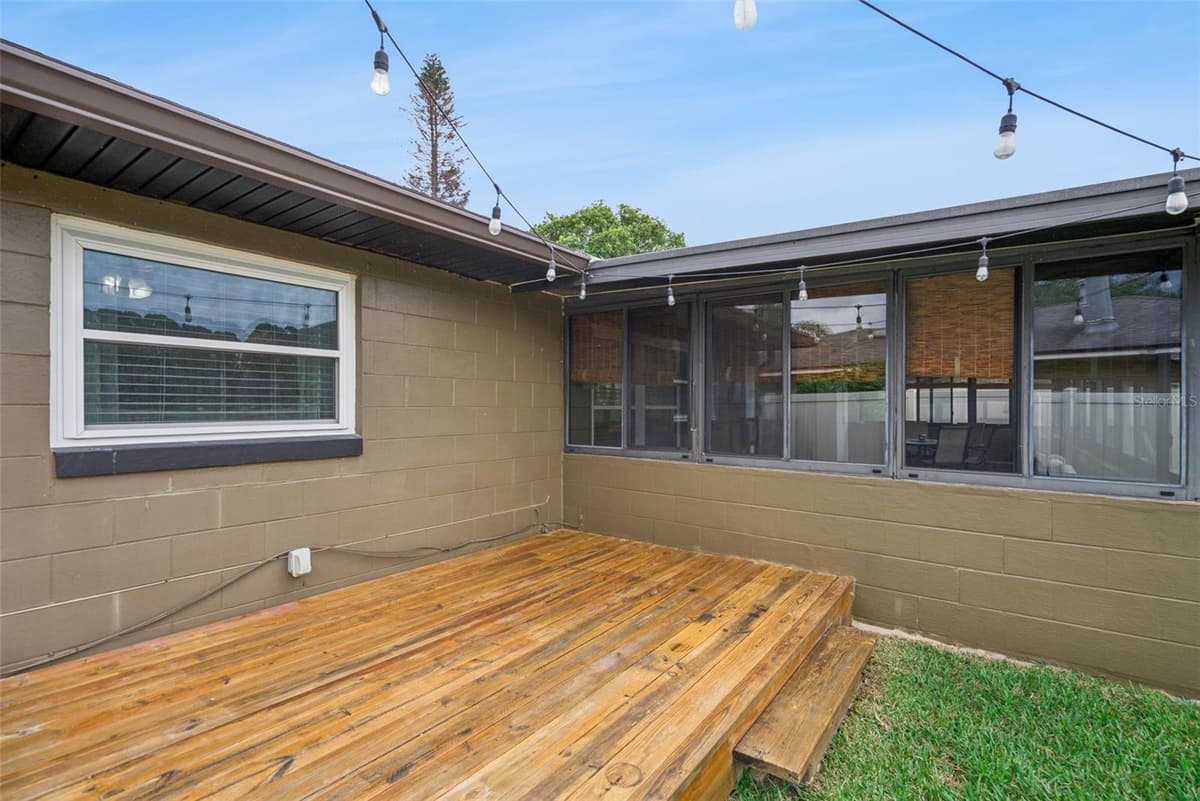 636 SWALLOW DRIVE — photo 40 of 60