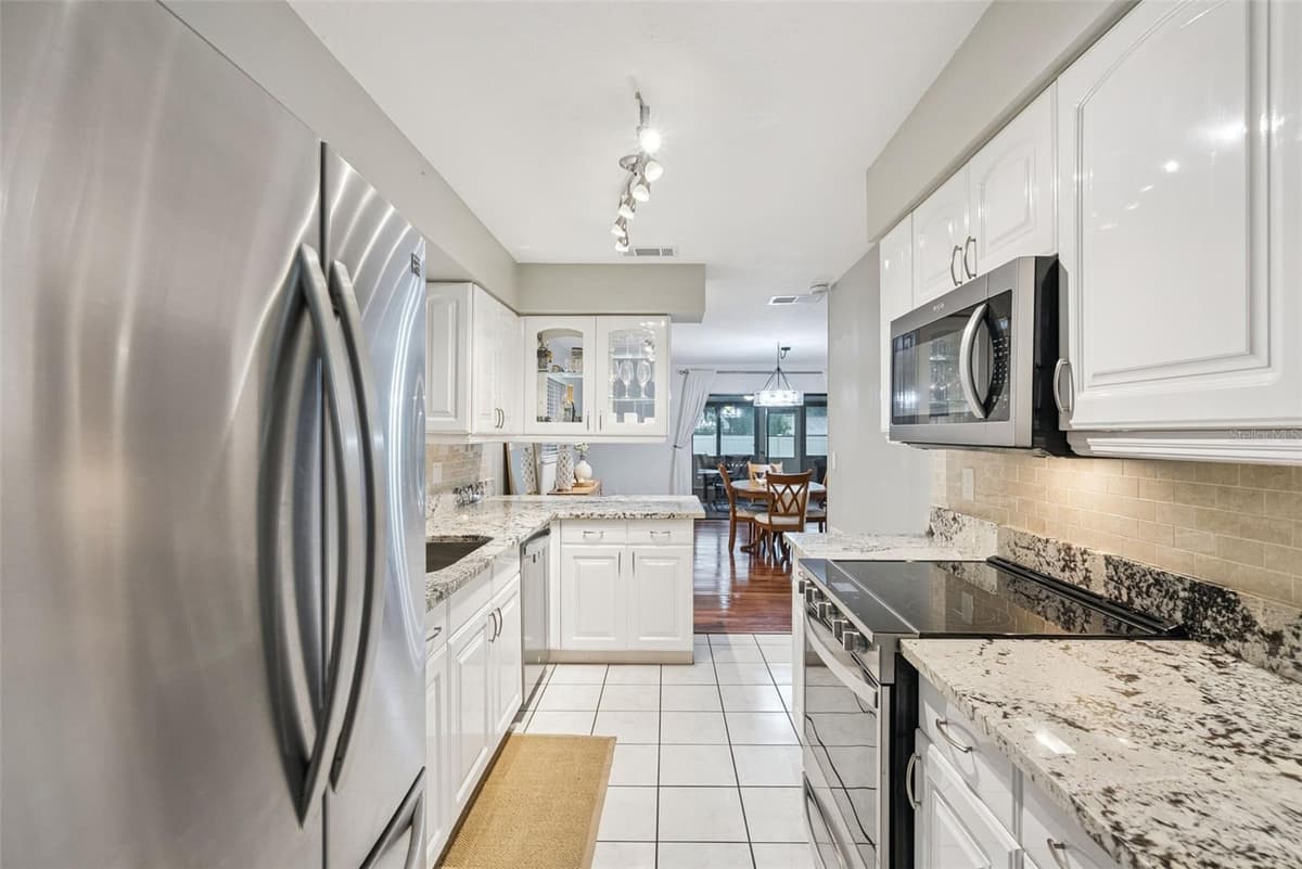 636 SWALLOW DRIVE — photo 18 of 60