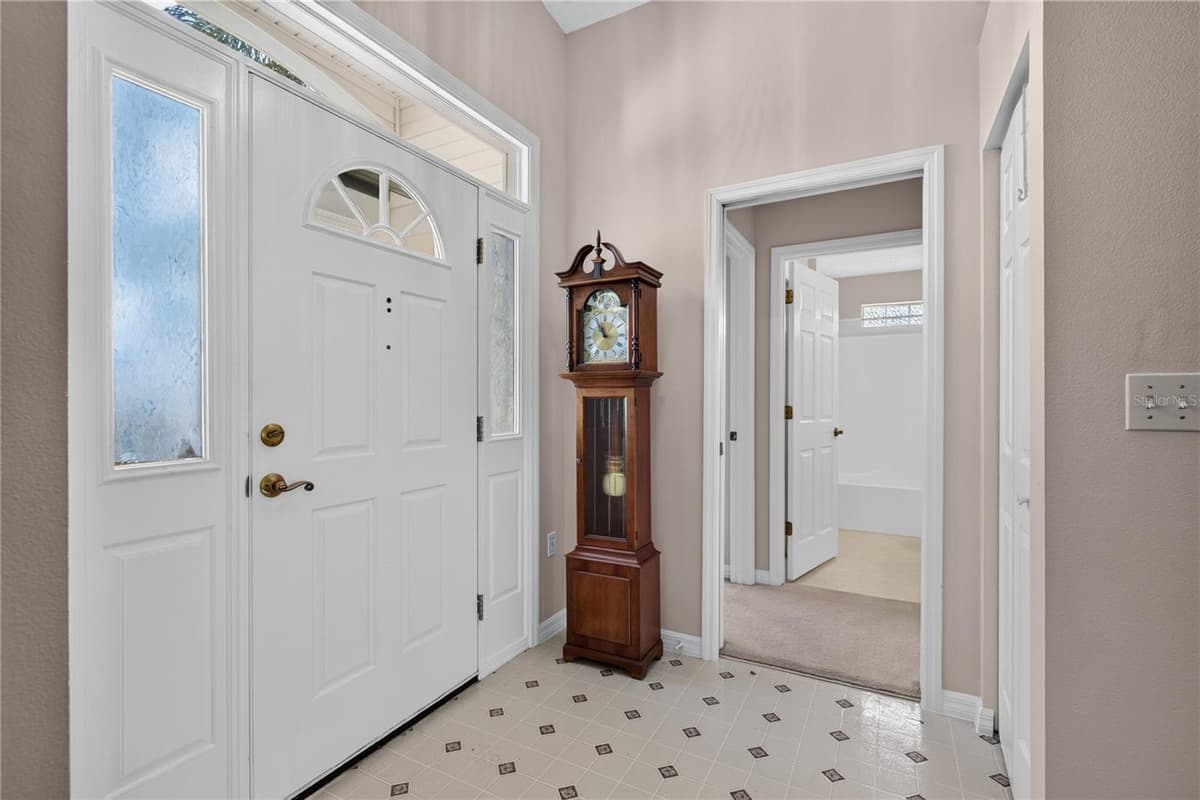 642 TIMBERCREST DRIVE — photo 4 of 50