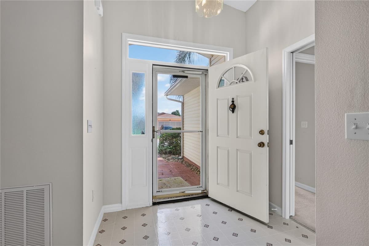 642 TIMBERCREST DRIVE — photo 3 of 50