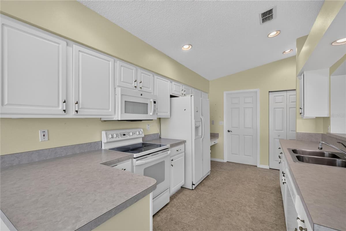 642 TIMBERCREST DRIVE — photo 16 of 50