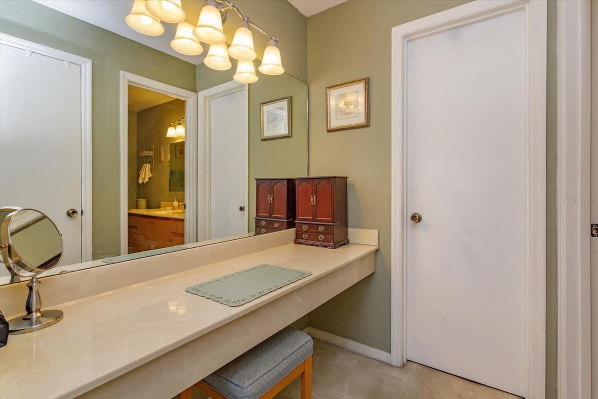5301 WHITE CLIFF LANE — photo 16 of 25