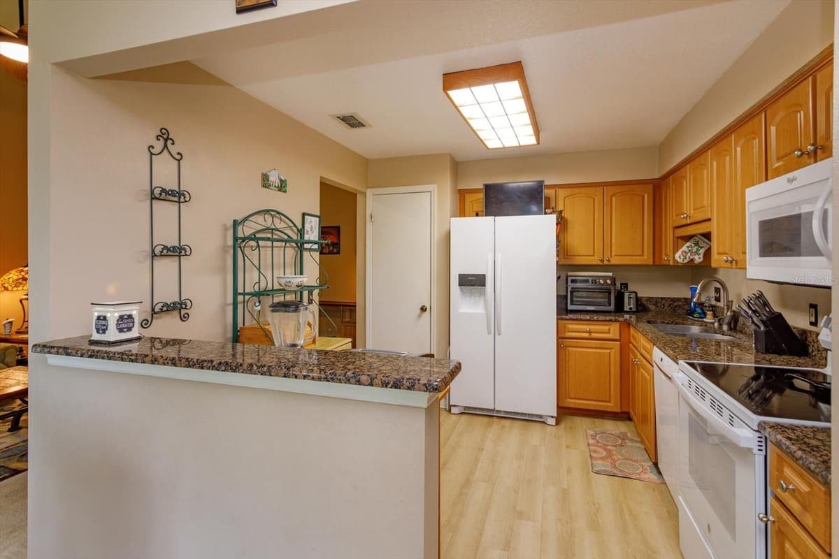 5301 WHITE CLIFF LANE — photo 7 of 25