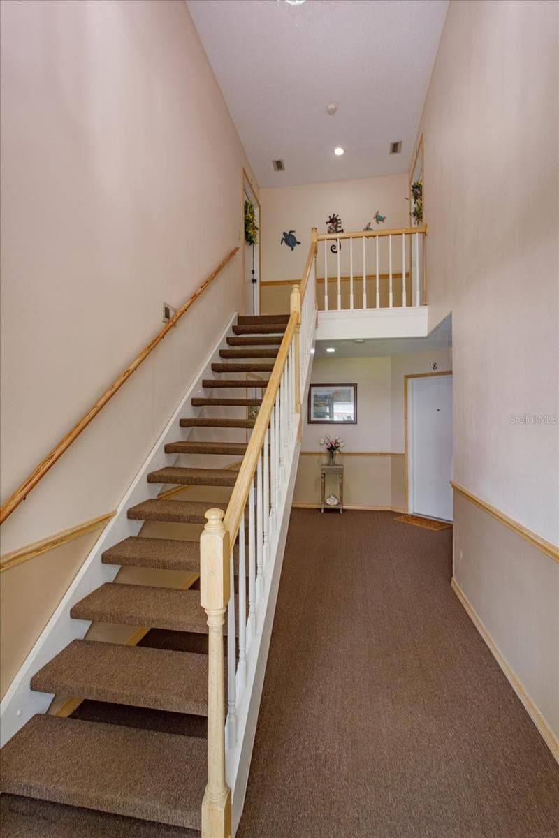 5301 WHITE CLIFF LANE — photo 2 of 25