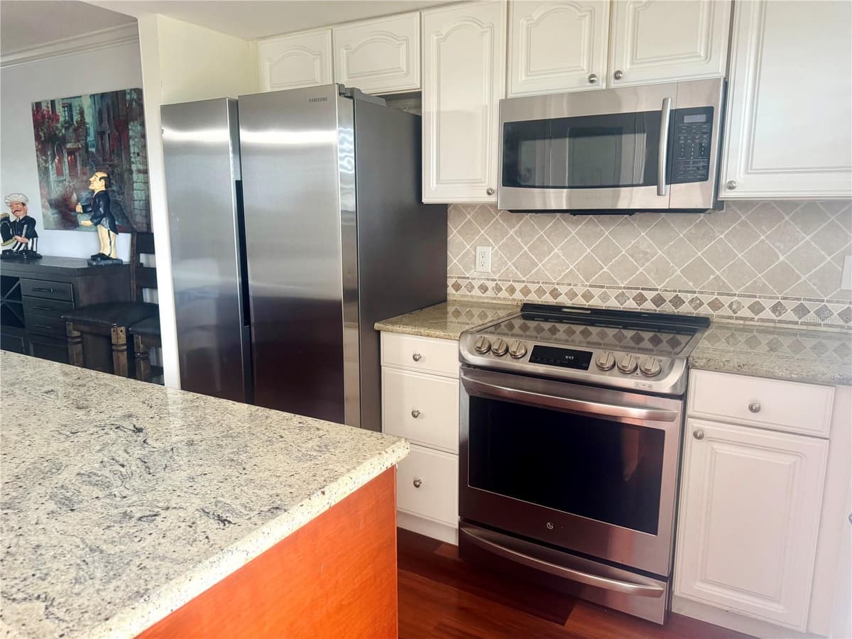 304 GOLFVIEW ROAD — photo 8 of 42