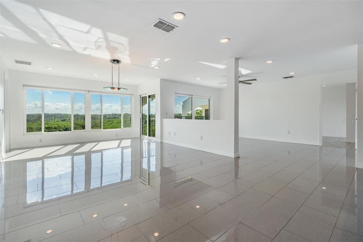 244 MARINER DRIVE — photo 4 of 52
