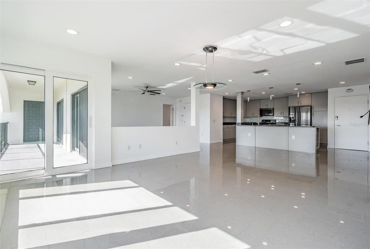 244 MARINER DRIVE — photo 9 of 52