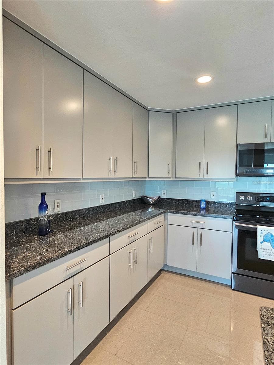 244 MARINER DRIVE — photo 16 of 52