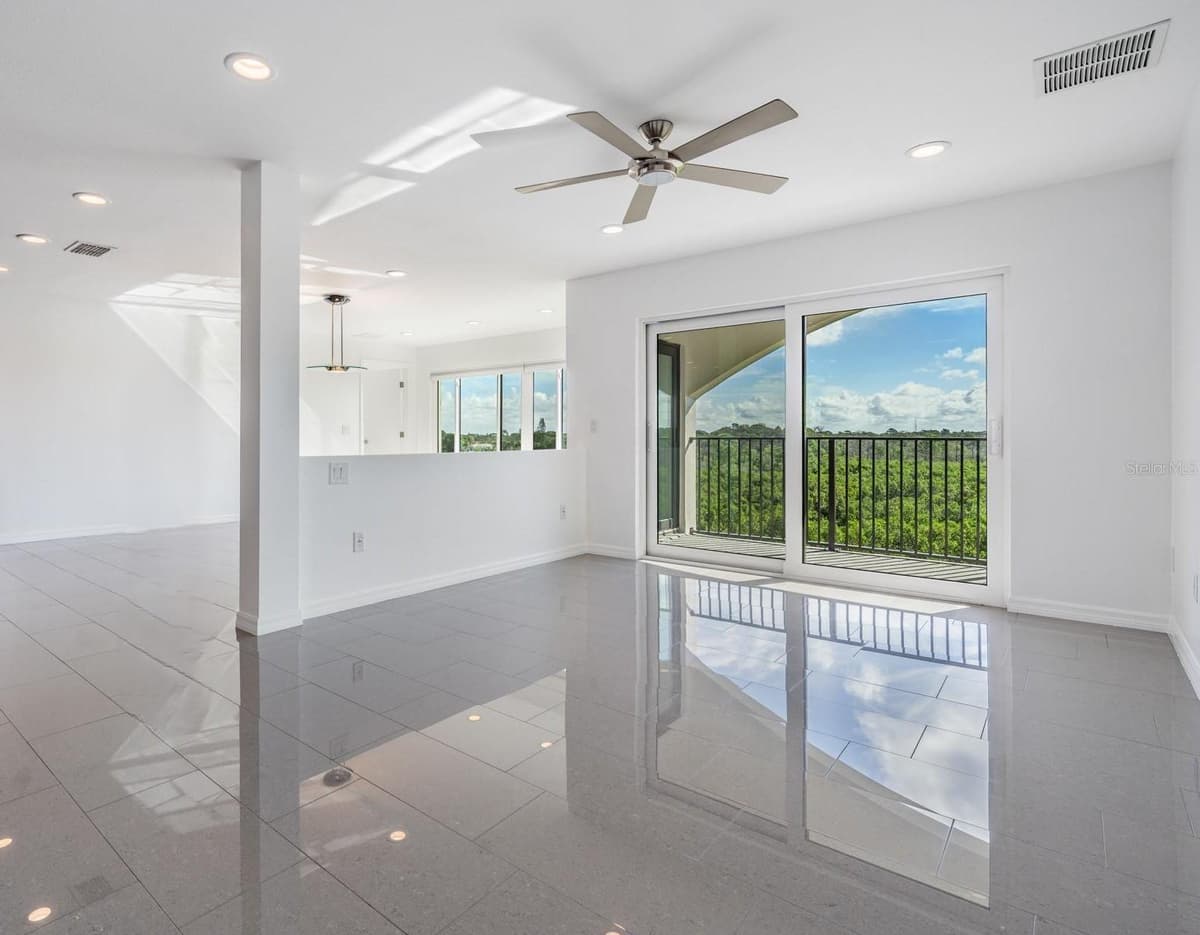 244 MARINER DRIVE — photo 8 of 52