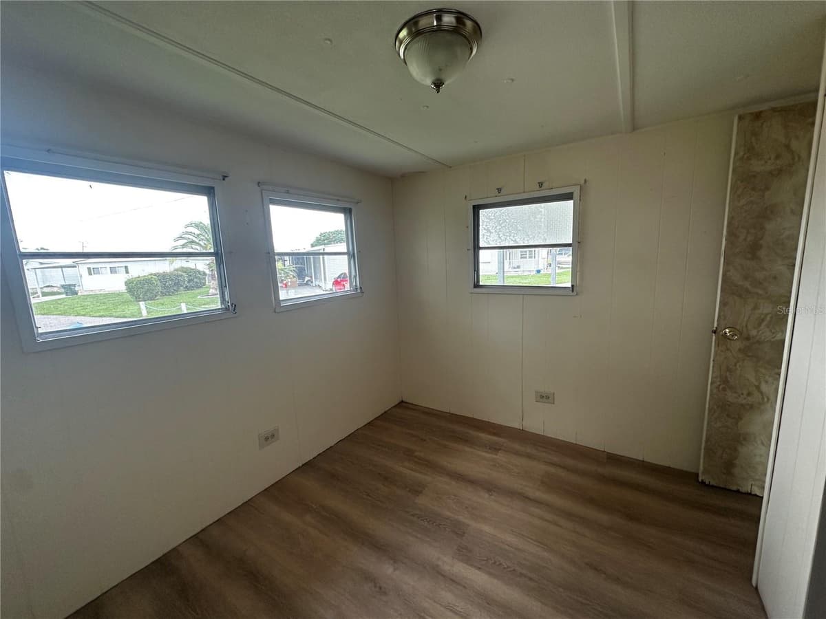 324 TRAILORAMA DRIVE — photo 10 of 16
