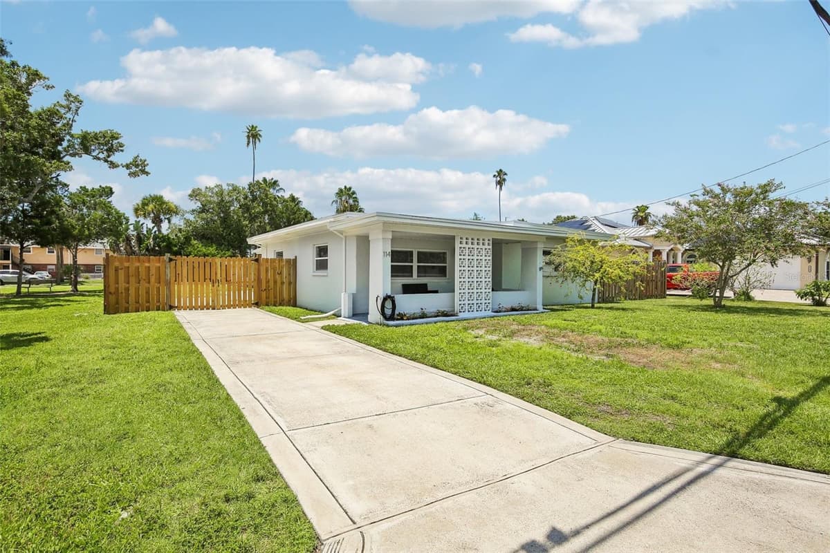 114 LAKE JUDY LEE DRIVE — photo 2 of 55