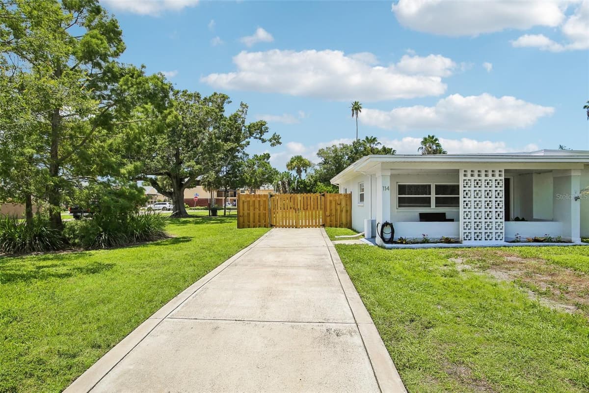 114 LAKE JUDY LEE DRIVE — photo 3 of 55
