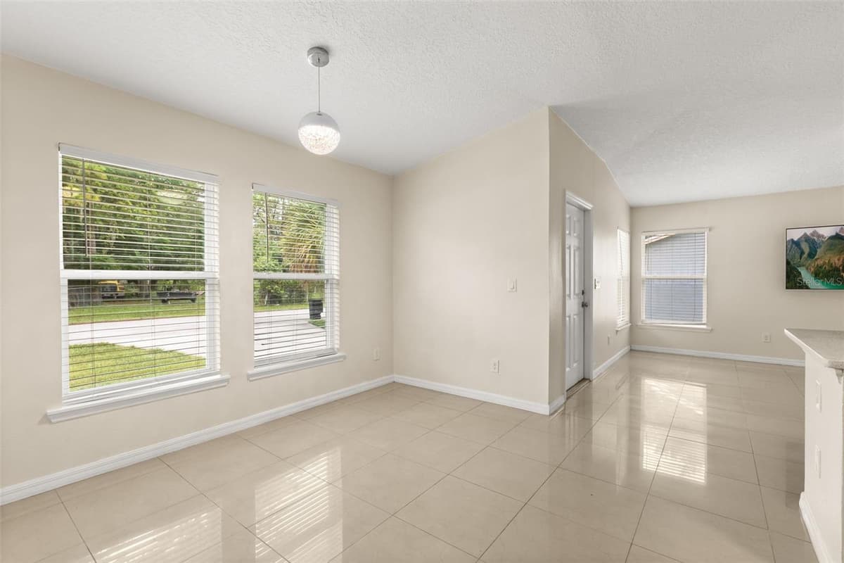 339 CHINABERRY AVENUE — photo 9 of 35