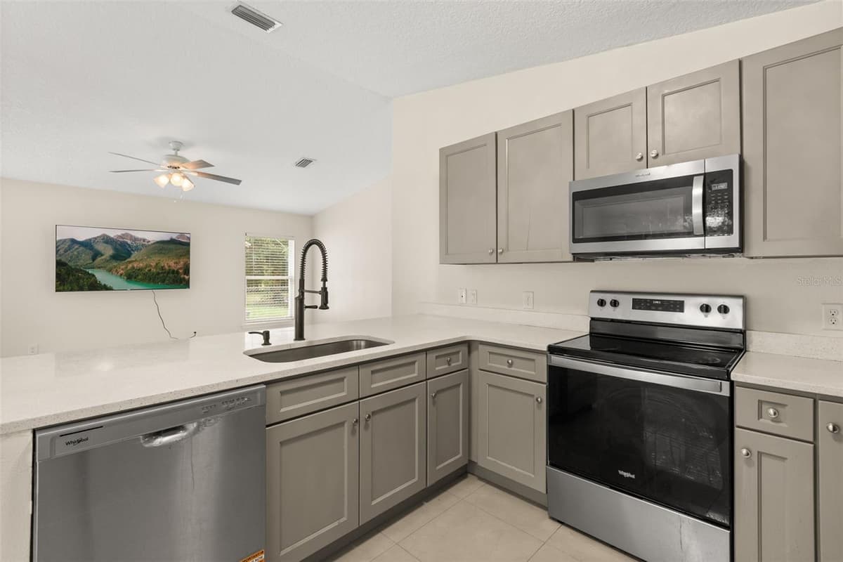 339 CHINABERRY AVENUE — photo 11 of 35