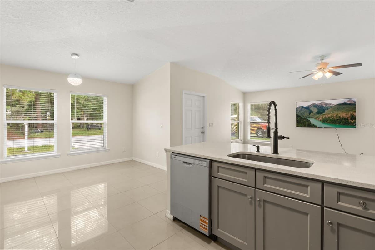 339 CHINABERRY AVENUE — photo 12 of 35