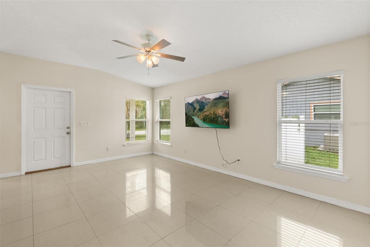 339 CHINABERRY AVENUE — photo 7 of 35