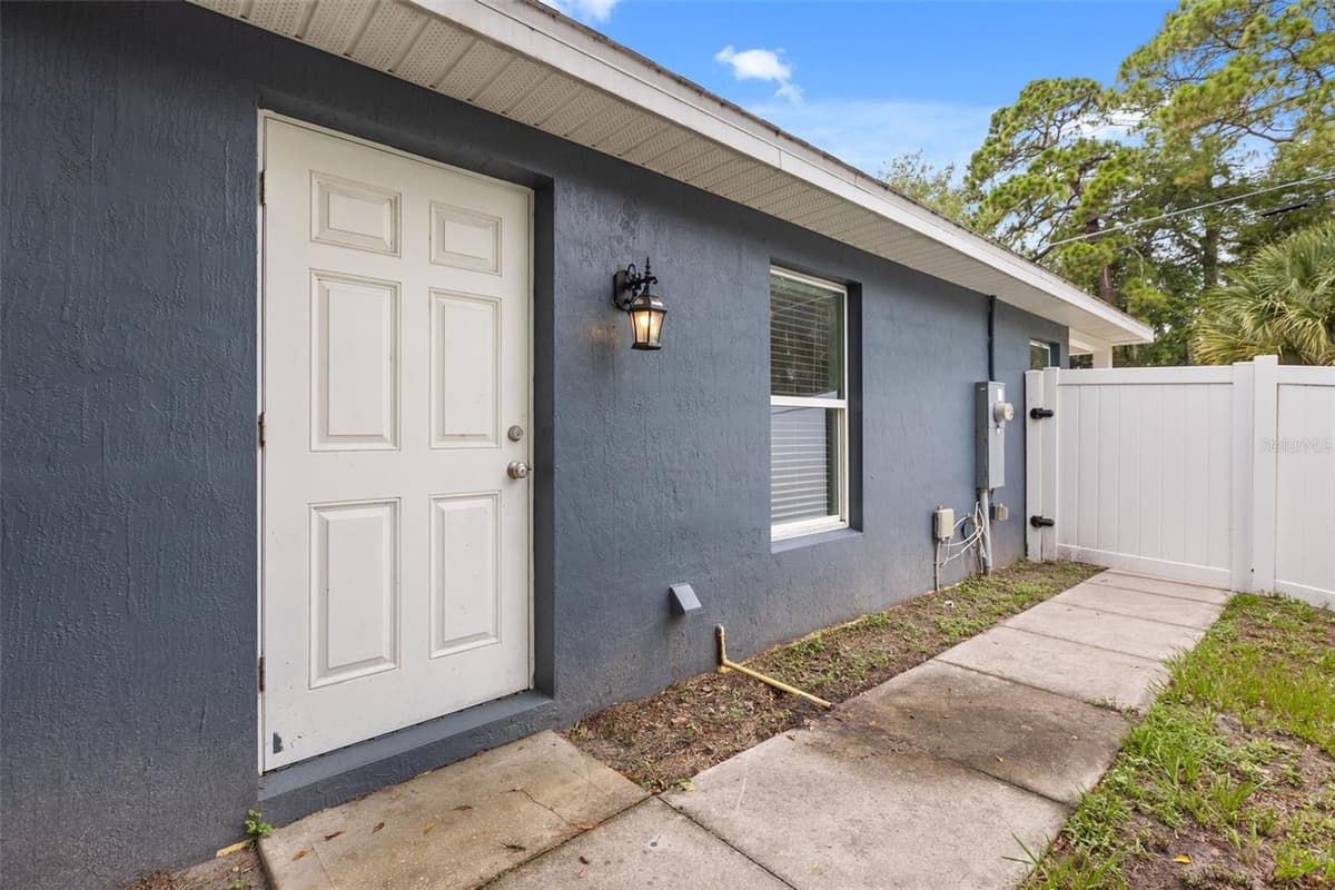 339 CHINABERRY AVENUE — photo 3 of 35