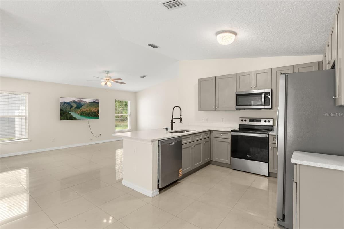 339 CHINABERRY AVENUE — photo 13 of 35
