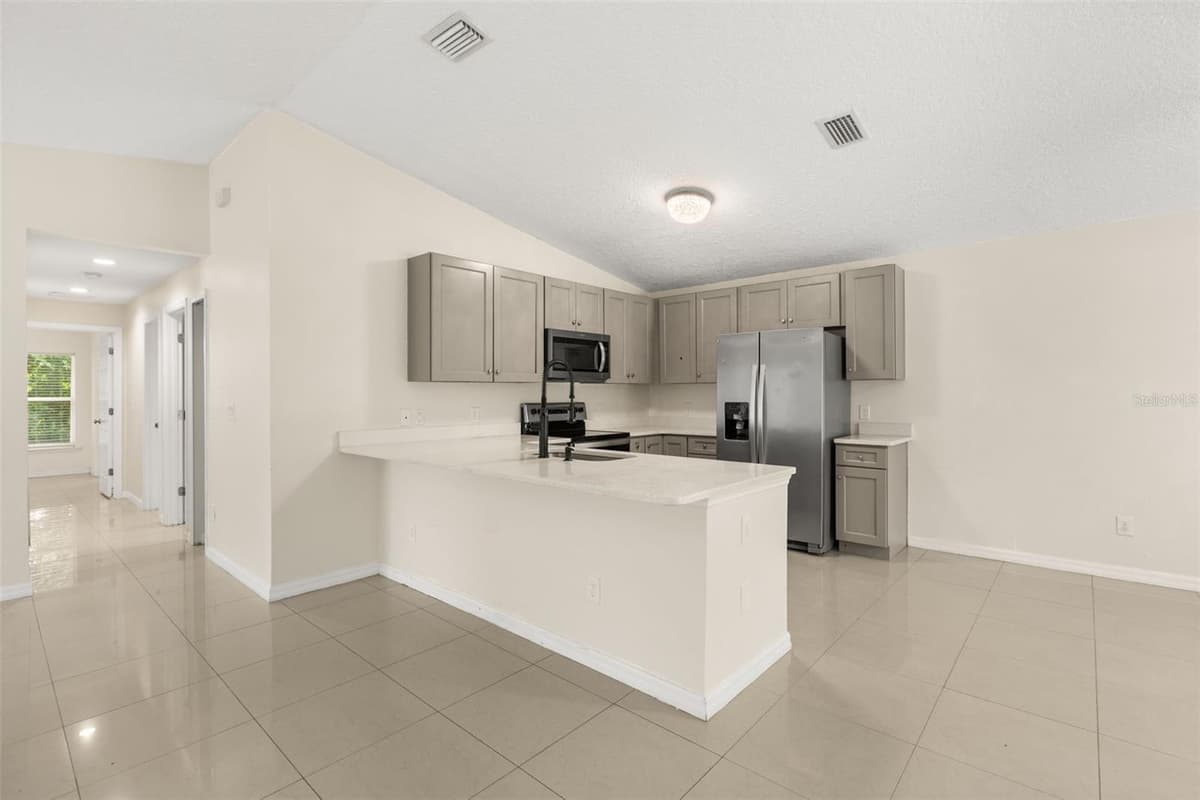 339 CHINABERRY AVENUE — photo 8 of 35