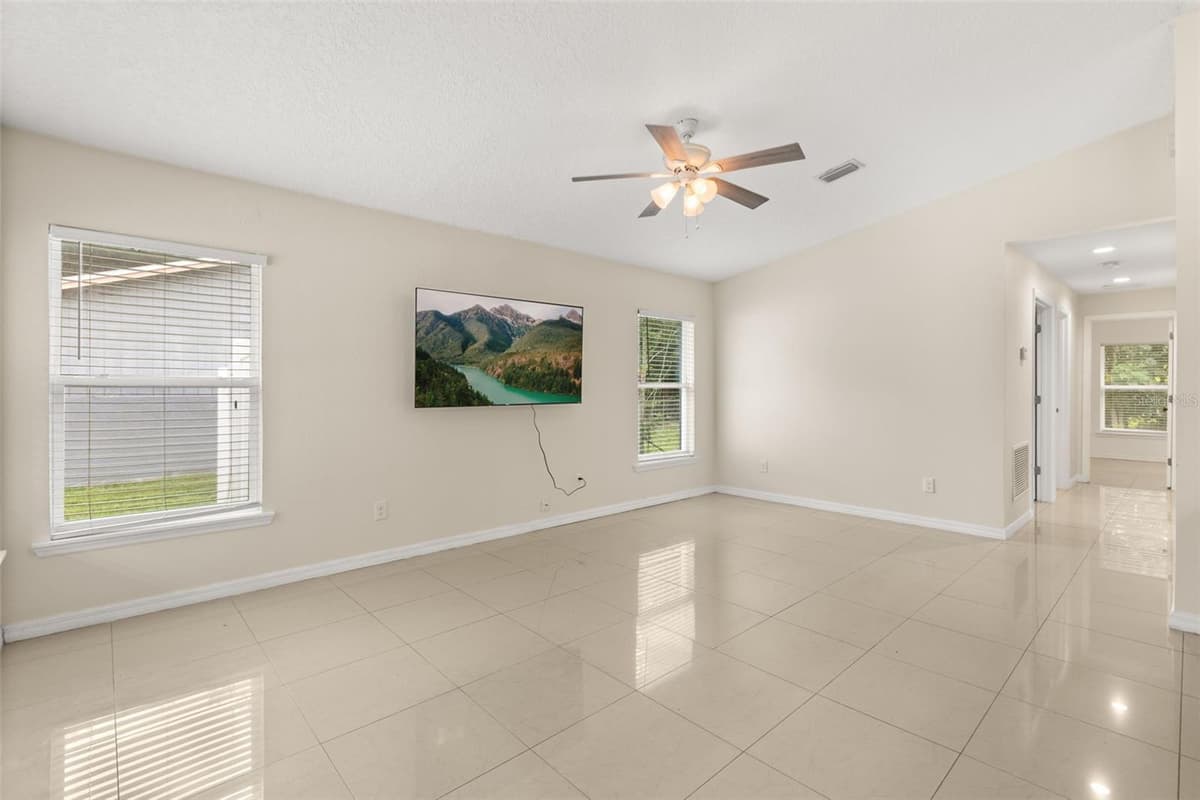 339 CHINABERRY AVENUE — photo 4 of 35