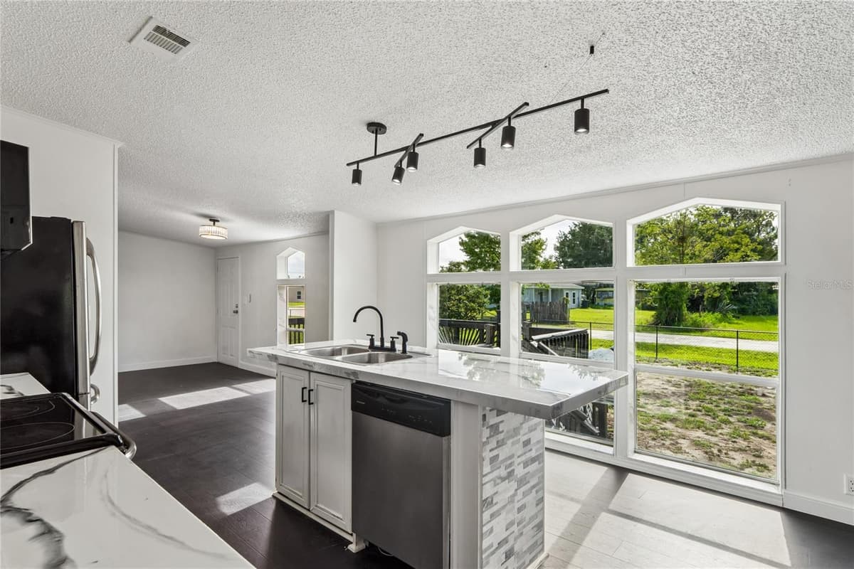 4357 ORLANDO AVENUE — photo 13 of 60