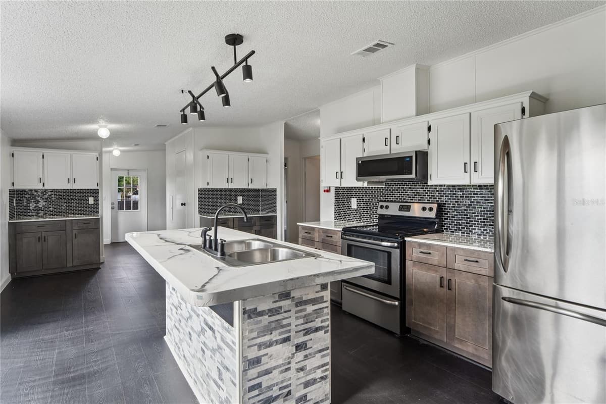 4357 ORLANDO AVENUE — photo 8 of 60