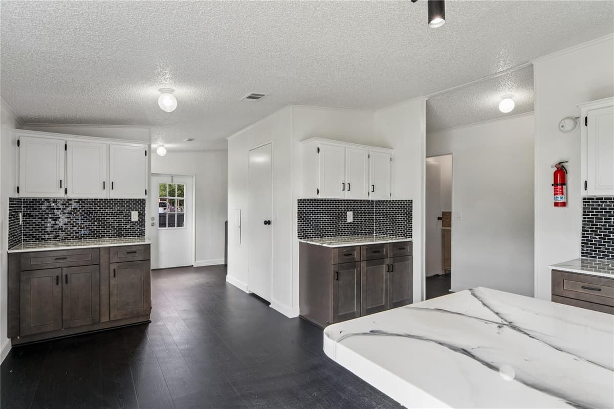4357 ORLANDO AVENUE — photo 15 of 60