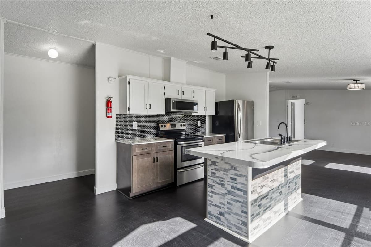 4357 ORLANDO AVENUE — photo 10 of 60