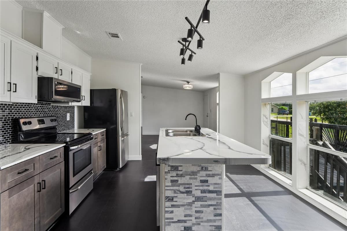 4357 ORLANDO AVENUE — photo 11 of 60
