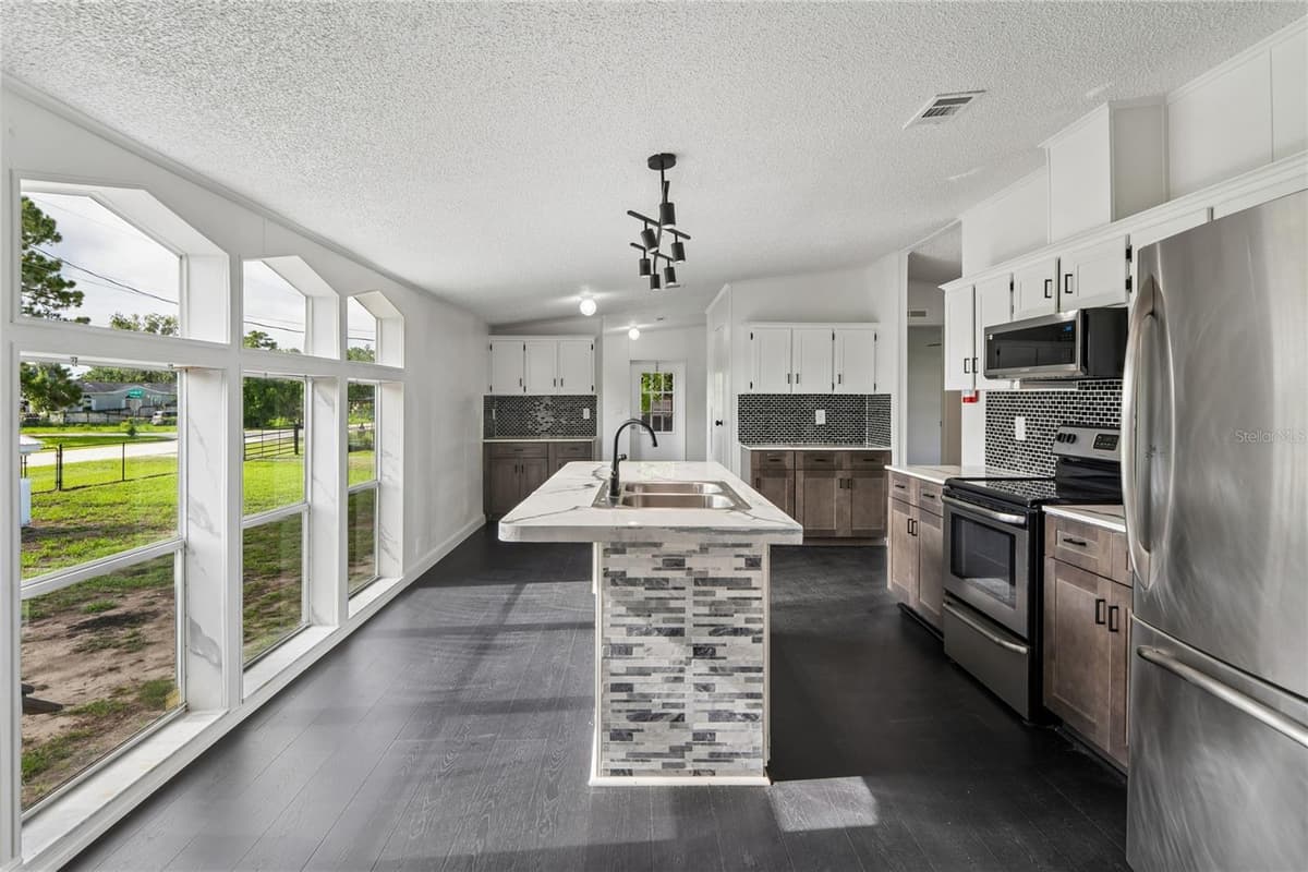 4357 ORLANDO AVENUE — photo 9 of 60