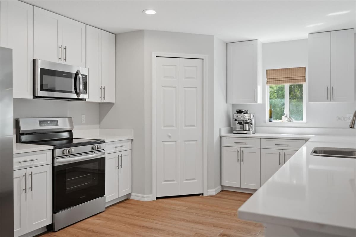 8477 BEACHWOOD COURT — photo 9 of 41