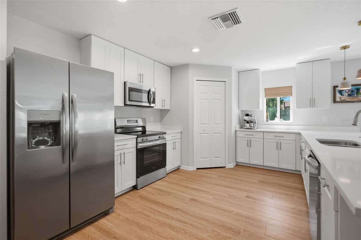 8477 BEACHWOOD COURT — photo 7 of 41