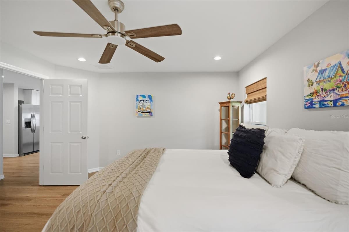 8477 BEACHWOOD COURT — photo 14 of 41