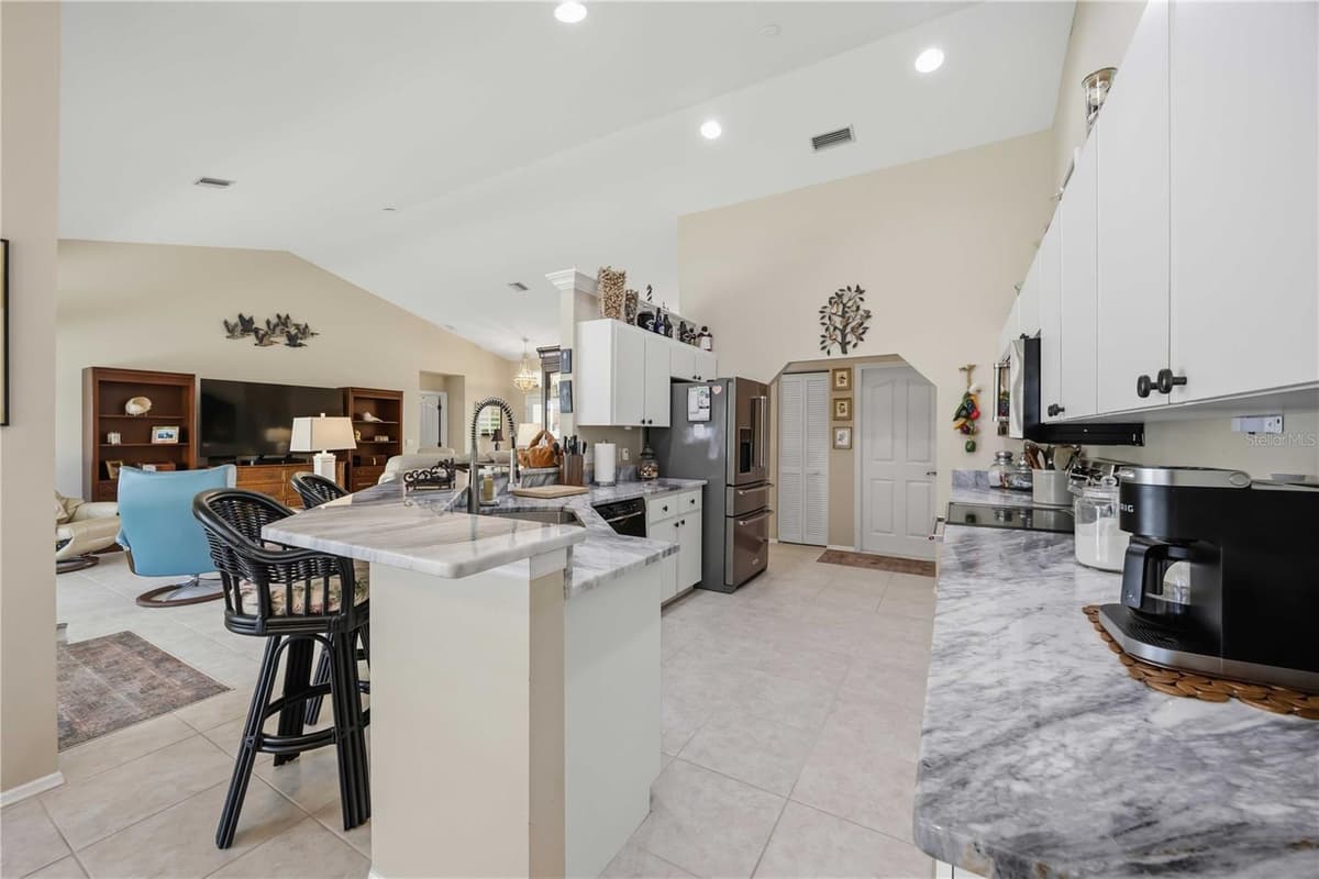 230 GREEN STREET — photo 14 of 51