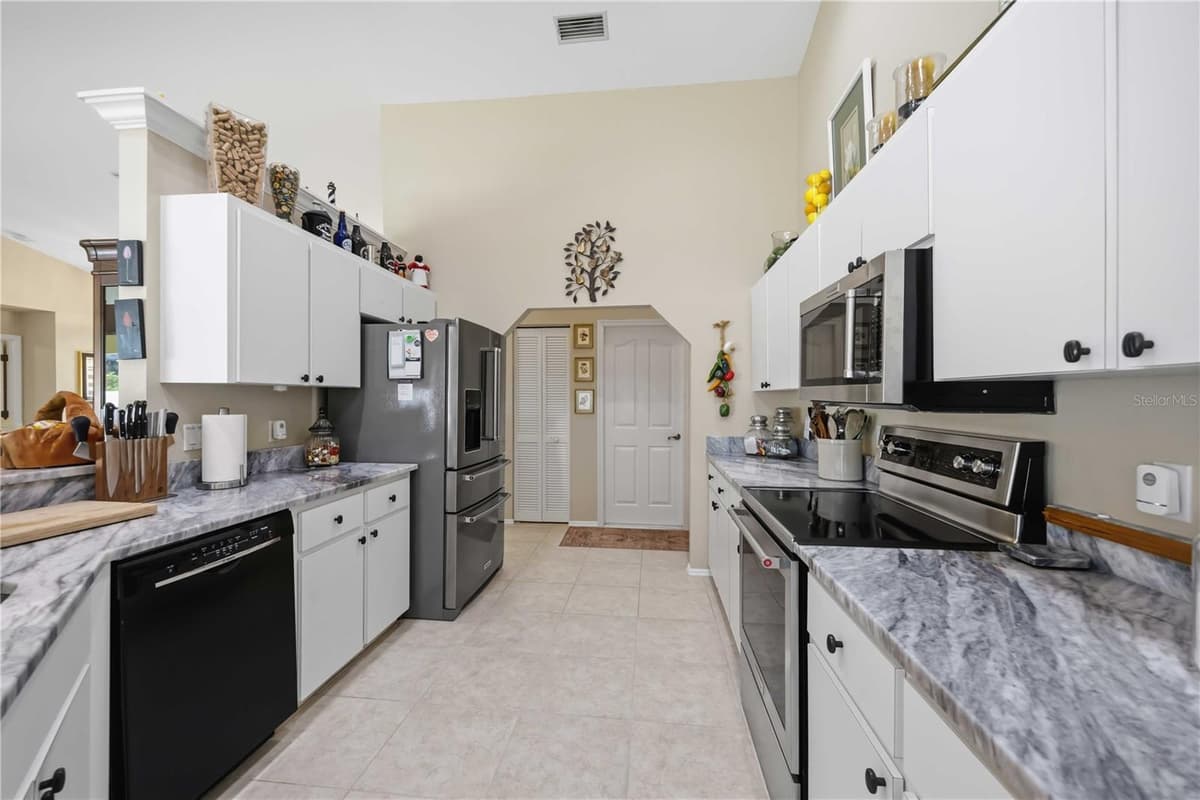 230 GREEN STREET — photo 15 of 51