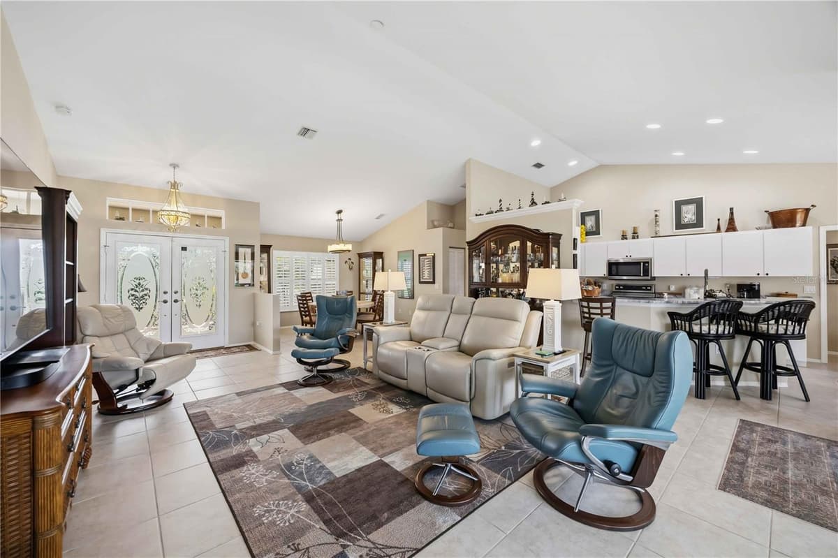 230 GREEN STREET — photo 10 of 51