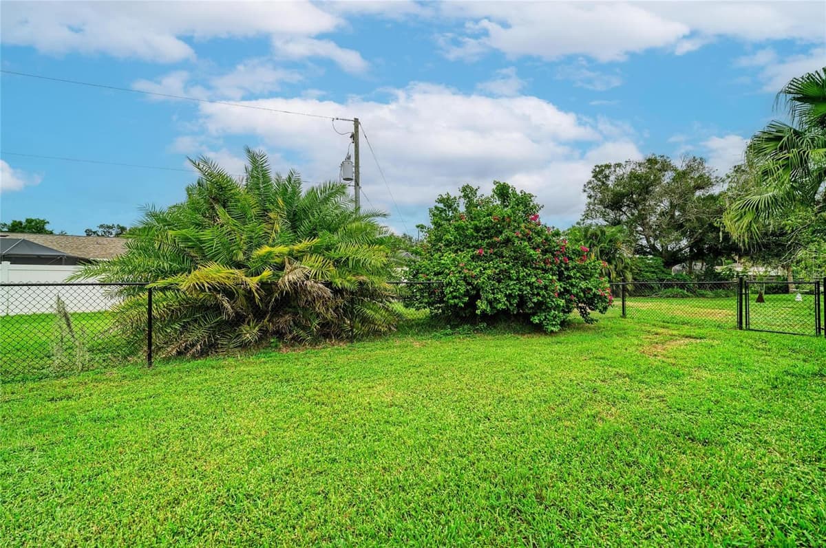 4723 PALM AIRE CIRCLE — photo 42 of 65