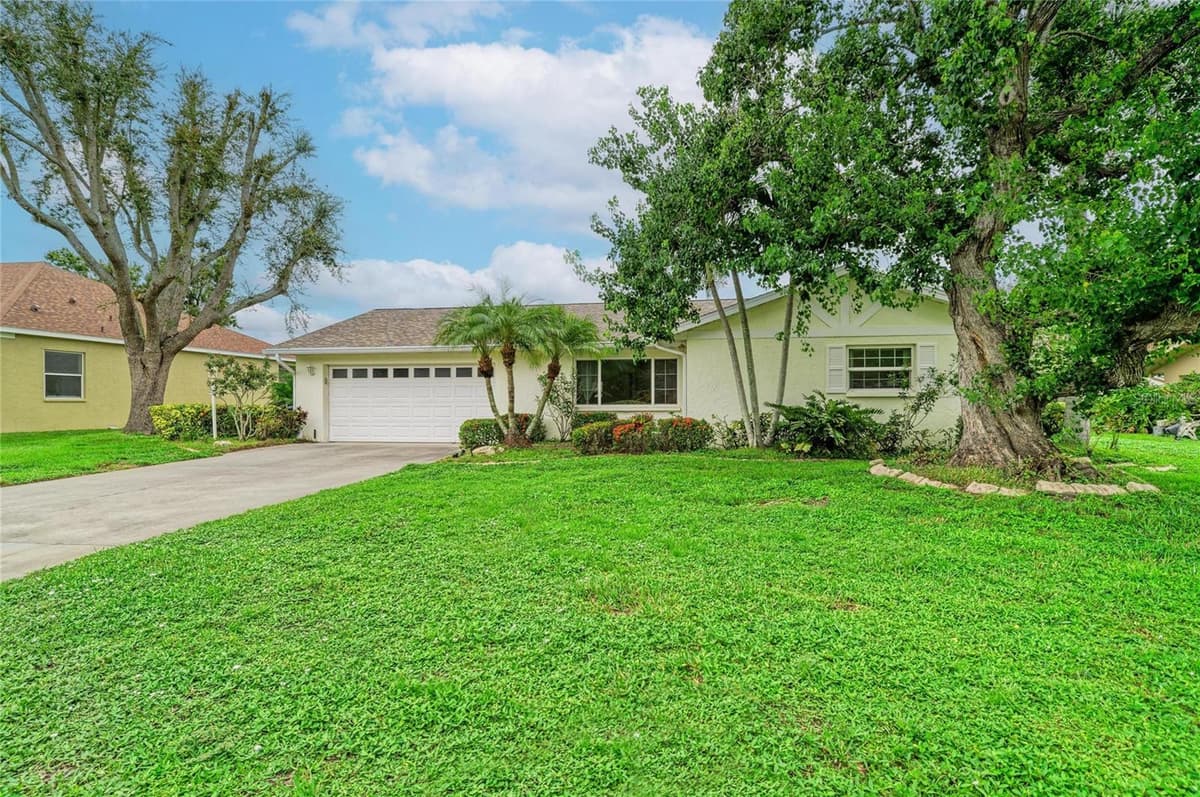 4723 PALM AIRE CIRCLE — photo 4 of 65
