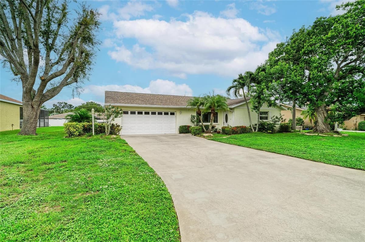 4723 PALM AIRE CIRCLE — photo 2 of 65